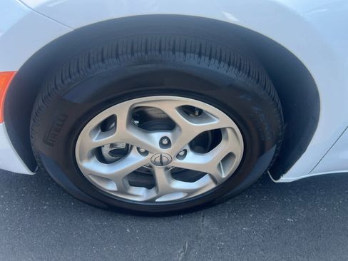 Used 2024 Chrysler Pacifica Limited image 6