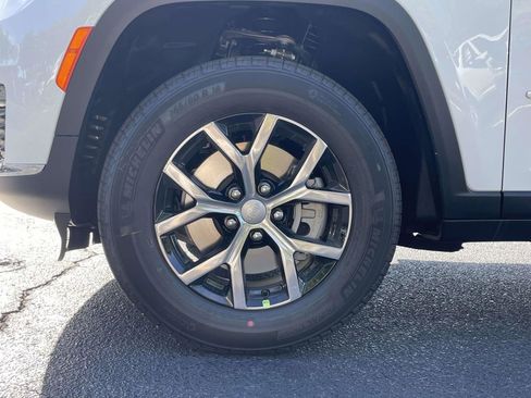 New 2025 Jeep Grand Cherokee L Limited w/ Black Appearance Package image 41