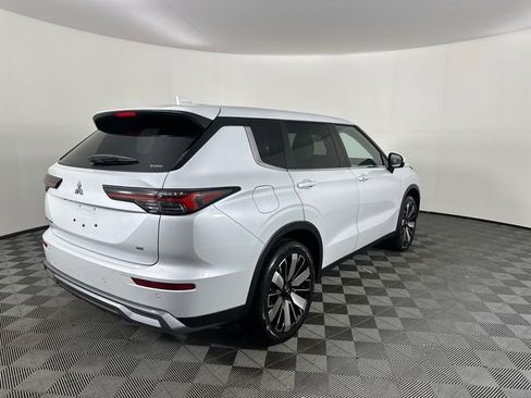 New 2026 Mitsubishi Outlander SE image 9