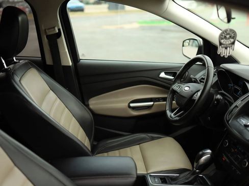 Used 2019 Ford Escape SEL AWD/4WD image 47