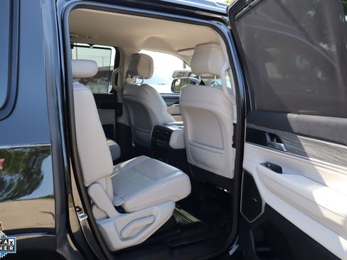 Used 2023 Jeep Wagoneer Series III w/ Convenience Group I RWD image 28