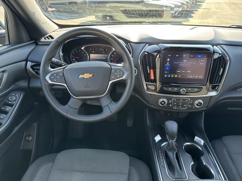 Used 2023 Chevrolet Traverse LT image 31