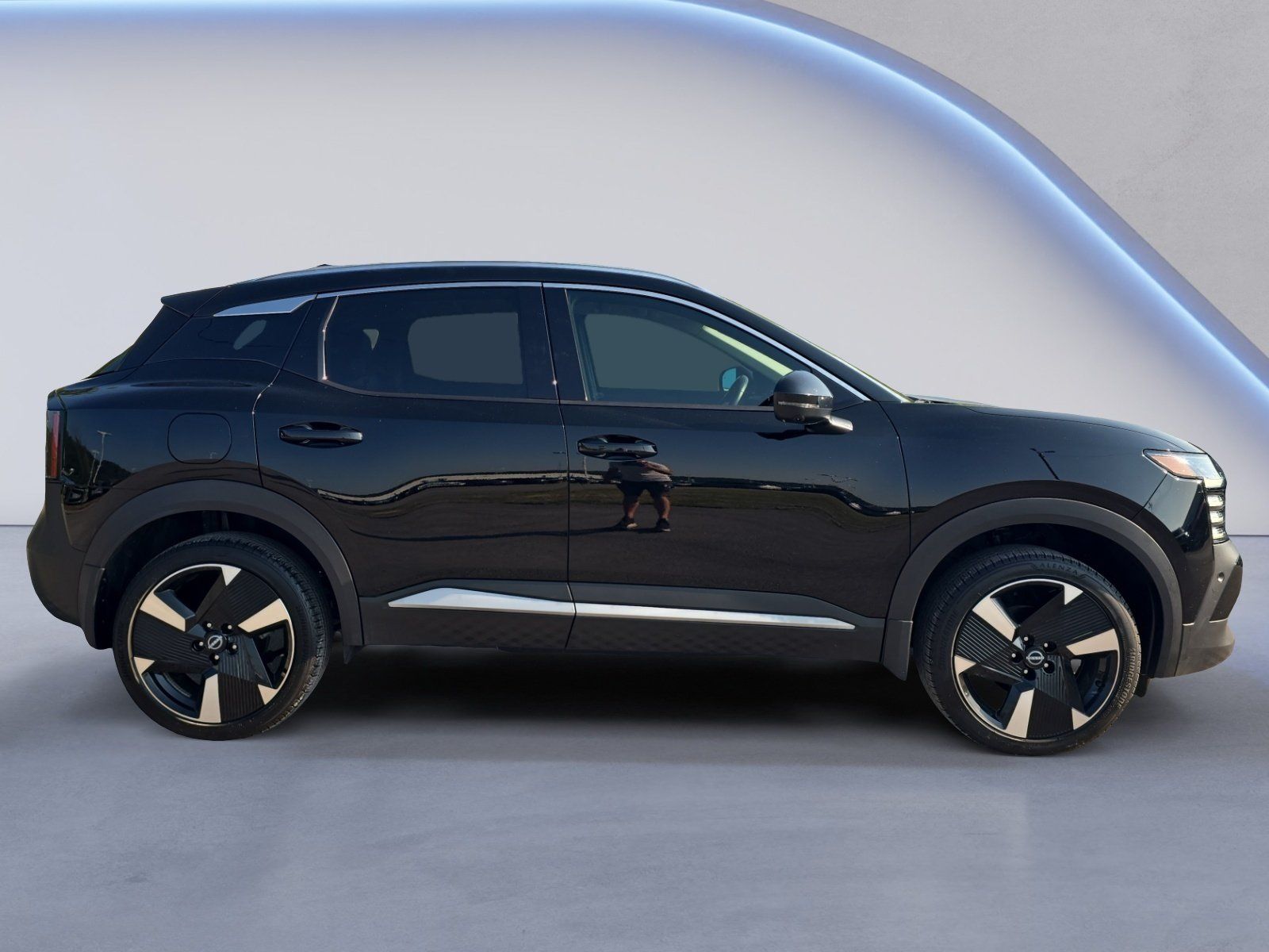 Used 2025 Nissan Kicks SR AWD/4WD image 7