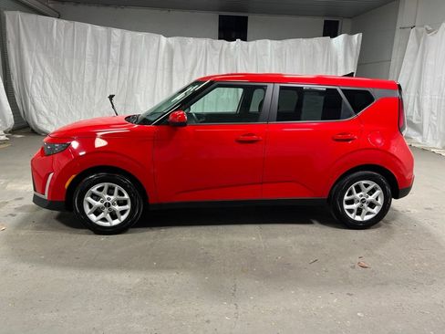 Used 2025 Kia Soul LX w/ LX Technology Package FWD image 4