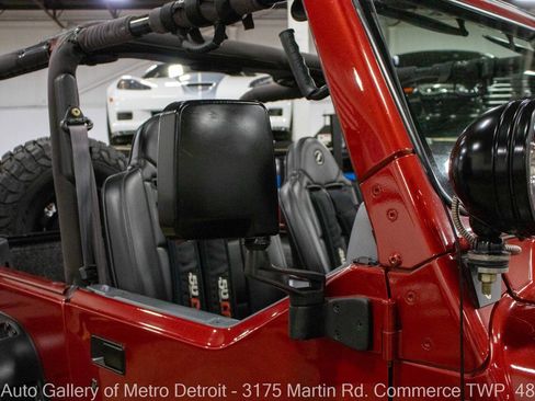 Used 1998 Jeep Wrangler SE image 32