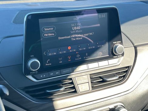 Used 2025 Nissan Altima 2.5 SV image 18