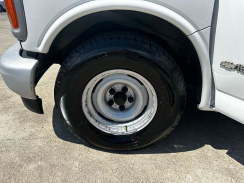 Used 2001 Chevrolet Express 1500 RWD image 45