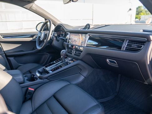 Certified 2026 Porsche Macan AWD/4WD image 25