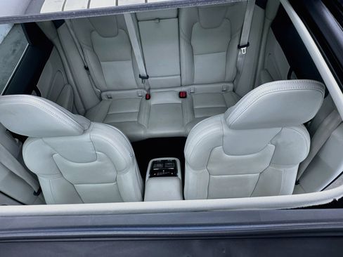 Used 2023 Volvo XC60 B5 Ultimate w/ Climate Package FWD image 14