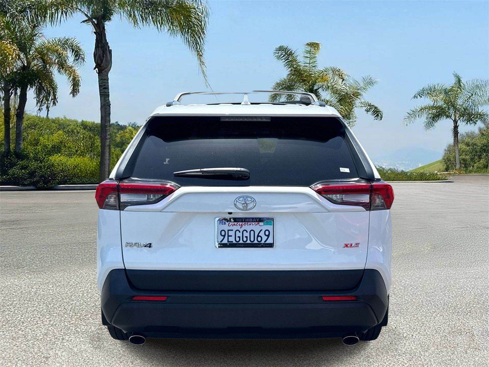 Used 2019 Toyota RAV4 XLE Premium w/ All Weather Liner Package FWD image 4