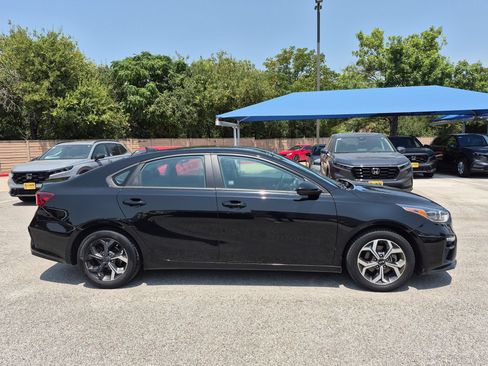 Used 2020 Kia Forte LXS FWD image 2