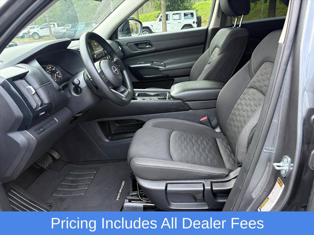 Used 2025 Nissan Pathfinder S AWD/4WD image 18