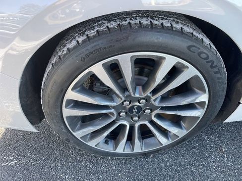 Used 2020 Lincoln Continental AWD w/ Premium Package image 11