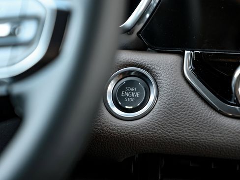 New 2026 GMC Canyon Denali image 28