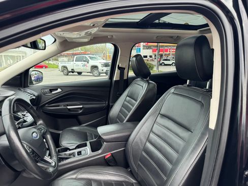 Used 2019 Ford Escape Titanium image 24