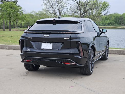 New 2026 Cadillac Lyriq V w/ Exterior Carbon Fiber Package AWD/4WD image 3