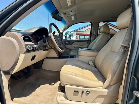 Used 2011 Chevrolet Silverado 2500 LTZ w/ LTZ Plus Package AWD/4WD image 9