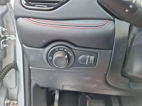 Used 2025 Dodge Durango GT RWD image 17