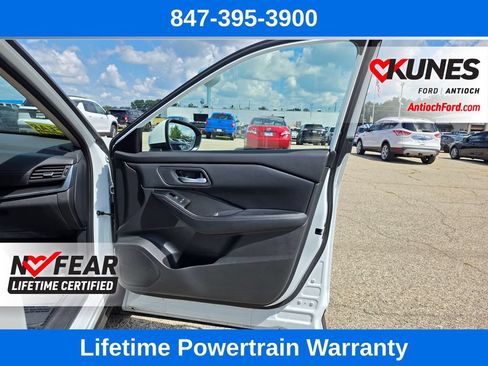 Used 2025 Nissan Rogue SV FWD image 32