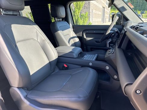 New 2024 Land Rover Defender 90 V8 image 10