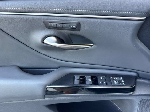 Used 2025 Lexus ES 350 w/ Premium Package FWD image 11
