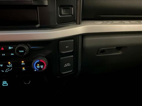 Used 2025 Ford F250 XLT w/ FX4 Off-Road Package AWD/4WD image 17