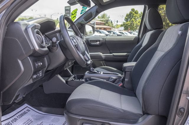Used 2020 Toyota Tacoma TRD Off-Road AWD/4WD image 6