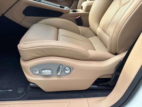 New 2026 Porsche Macan AWD/4WD image 21
