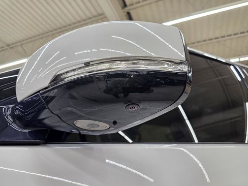 Used 2018 Land Rover Discovery HSE AWD/4WD image 11