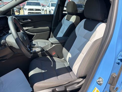 Used 2024 Chevrolet Trax RS w/ Sunroof Package image 9