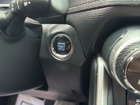 Used 2020 Toyota RAV4 Limited image 32