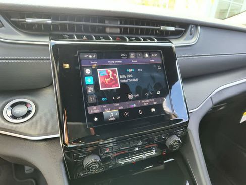 New 2025 Jeep Grand Cherokee L Altitude image 16