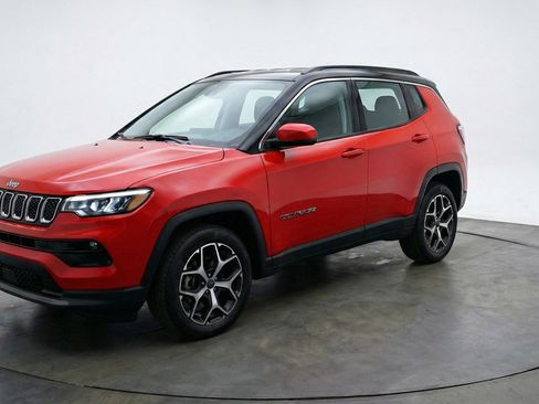 Used 2025 Jeep Compass Limited image 3