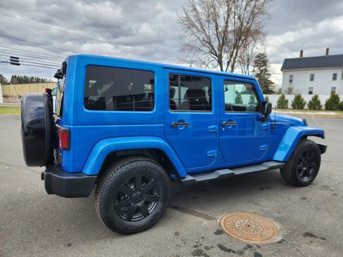 Used 2014 Jeep Wrangler Unlimited Sahara AWD/4WD image 17
