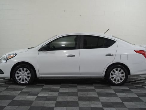 Used 2018 Nissan Versa SV FWD image 2