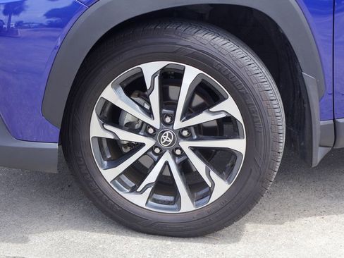 Used 2024 Toyota Corolla Cross XLE w/ Convenience Package FWD image 29