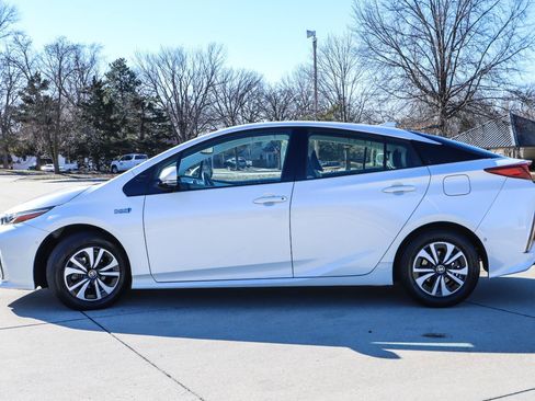 Used 2018 Toyota Prius Prime Premium image 4