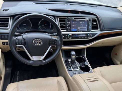 Used 2019 Toyota Highlander Limited Platinum AWD/4WD image 14