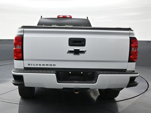 Used 2018 Chevrolet Silverado 1500 Custom w/ Custom Value Package RWD image 4