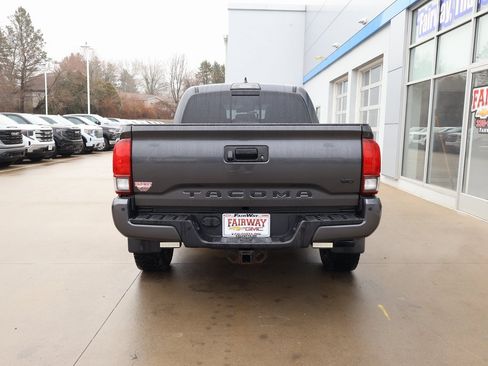 Used 2019 Toyota Tacoma TRD Sport w/ Technology Package image 9