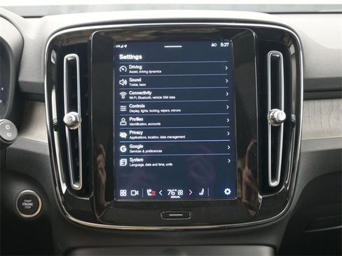 Used 2023 Volvo XC40 B5 Plus w/ Protection Package Premier image 15