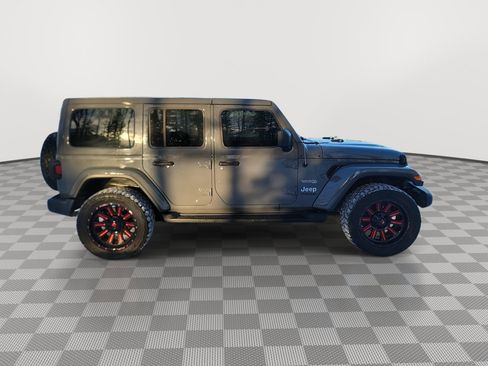 Used 2018 Jeep Wrangler Unlimited Sahara image 9