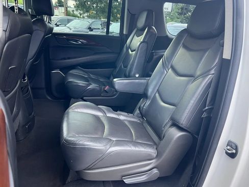 Used 2019 Cadillac Escalade ESV Luxury AWD/4WD image 20