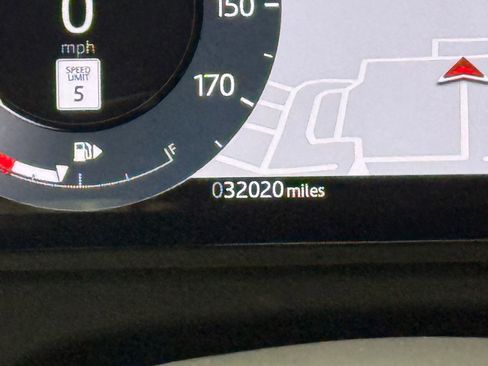 Used 2025 Land Rover Range Rover Velar Dynamic SE image 18