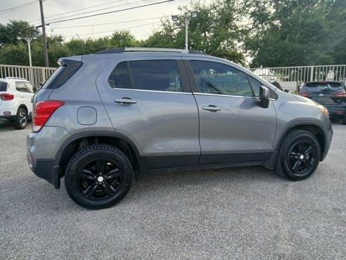 Used 2020 Chevrolet Trax LT w/ LPO, Protection Package AWD/4WD image 7