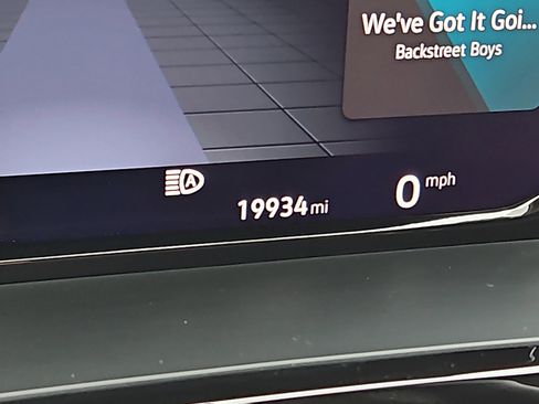 Used 2025 Volkswagen Atlas SE image 19