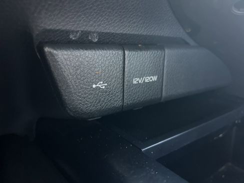 Used 2020 Toyota Camry SE FWD image 18