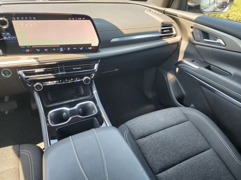 Used 2025 Chevrolet Traverse LT image 20