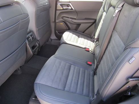 New 2026 Mitsubishi Outlander SE image 16