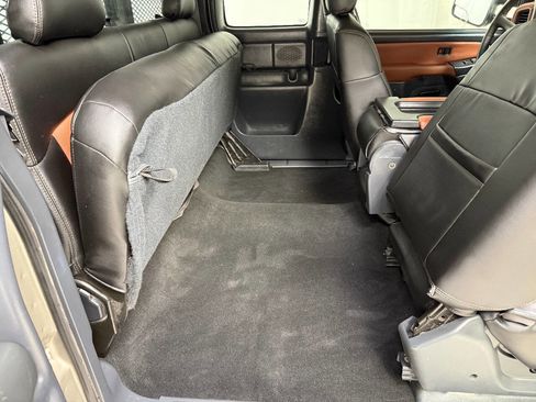 Used 2002 Chevrolet Silverado 3500 4X2 4dr Extended Cab image 31